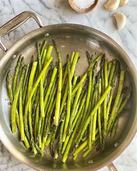 How to sauté asparagus in a pan
