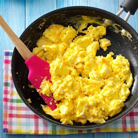 How to scramble eggs. 