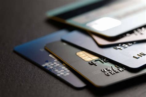How to sell a credit card. If you sell your card, you won't get its full value. CardCash will pay up to 92% of the card value. For instance, if you want to sell a $100 Walmart card, you would get $86. For a $100 Barnes ... 