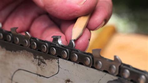 How to sharpen a chainsaw chain. How to ensure you always have a sharpened saw chain when using your STIHL chainsaw? Sharpen the chain and depth gauge with the 2-in-1 file holder! In this vi... 