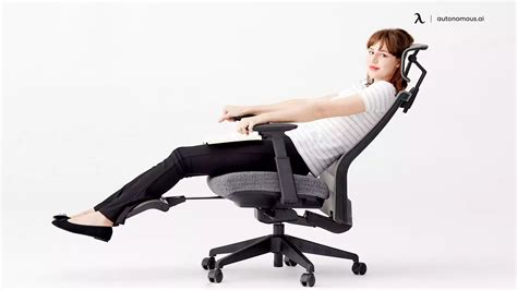 How to sleep comfortably in a chair