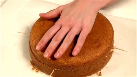 How to split a cake in half