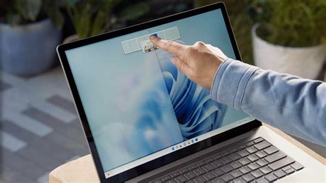 How to split screen on laptop windows 11.  Windows 10 and Windows 11 have a split ...