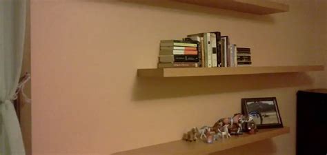 How to stagger 3 floating shelves