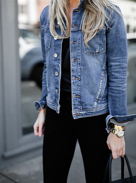 How to style denim jacket. Aug 19, 2016 · blue jeans, a plaid shirt and white chucks. double denim look with an oversized nude sweater. taupe top, white ripped jeans, white slip-ons and a blue jacket. ripped black jeans, brown booties, a white tee and bleached denim. white jeans, a grey tee, grey suede ankle boots, cropped jacket. white jeans, a grey tee and a cropped denim … 