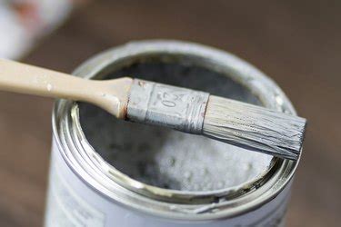 How to throw out paint. Nevertheless, you may toss the cans of latex paint in the trash along with the other items. However, you should not throw oil-based paints that contain chemicals away in a trash can because doing so is hazardous. Therefore, exercise extreme caution when disposing of potentially harmful waste to safeguard the environment. 