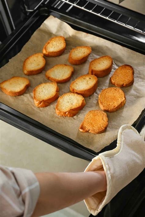 How to toast frozen bread in oven