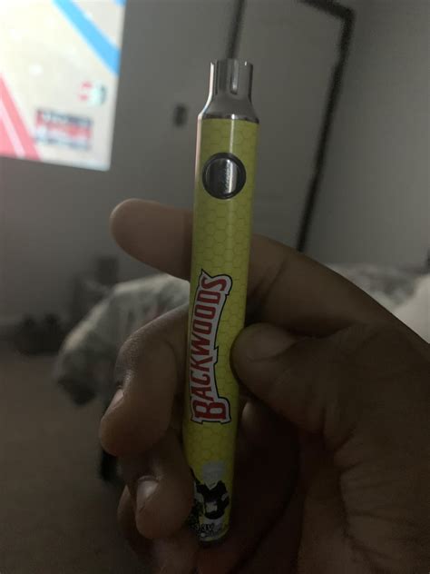 How to turn on a backwoods battery. HOW TO TURN ON A VAPE PEN. To turn on a vaporizer pen, press the button 5 times rapidly. A light will typically appear or flash to indicate it is on. Once it is on, it’s ready for use. If your vape pen is button activated, simply hold down the button as you draw from the mouthpiece of your cartridge. 