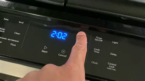 If that doesn't remove them, restart the oven electrically. To do this, cut off the power supply to your oven by lowering the main circuit breaker button for 1 minute. Then turn it back on. If this does not work, we advise you to contact Whirlpool customer service. 3 - Check that your Whirlpool oven is not locked.. 