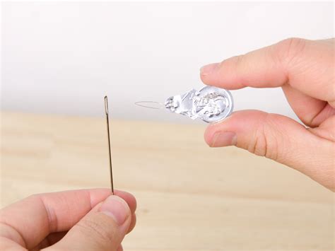 How to use a needle threader. Not sure how to use a needle threader for your embroidery project? We are happy to help! We've created a GIF that allows you to watch the movement repeatedly as you work. 