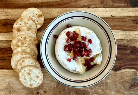 How to warm brie in microwave