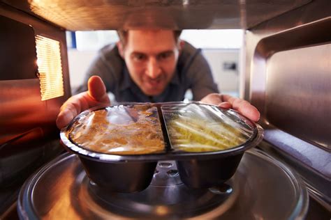 How to warm food in microwave