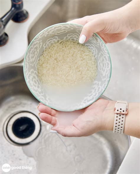 How to wash rice. To wash your face with rice water, start by rinsing 1/2 cup of any kind of rice to remove the dirt. Next, place the rice in a bowl with 3 cups of water and let ... 
