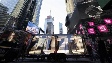 How to watch the ball drop without cable. The six-hour free livestream, presented without ads, will feature live performances by artists including KT Tunstall, Chlöe, Journey and Karol G. The Times Square New Year’s Eve event kicks off ... 