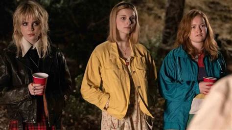 How to watch yellowjackets. It cuts back and forth between two separate storylines. One takes place in the 1990s, and follows a group of girls who are part of a high school soccer team and are on their way to a national ... 