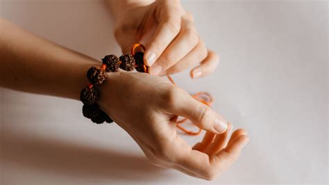 How to wear rudraksha in tamil