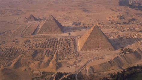 How was the pyramids built. 