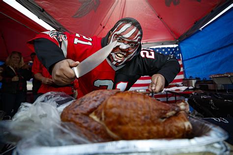 How watching football became a Thanksgiving tradition