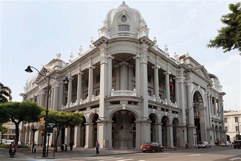 Howard Hall Photo Guayaquil