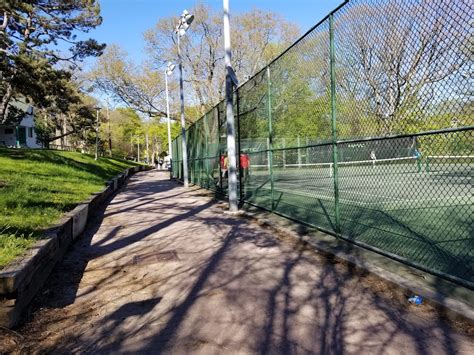 Howard Park Tennis Club - 430 Parkside Dr, Toronto, ON M6R …