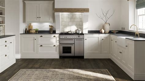 Howdens chilcomb kitchen.  I am Howdens Chilcomb Porcelain Kitchen.  This colle...