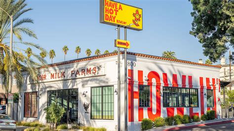 When Howlin' Rays opened their first store in 2015, it sparked a hot chicken craze in Los Angeles, with an infamous 3 hour line and chaotic parking. Their latest outpost in Pasadena is their second spot, and it is delivering the same outstanding fried chicken in a spacious full-service location on South Arroyo Parkway, with plenty of seating.. 