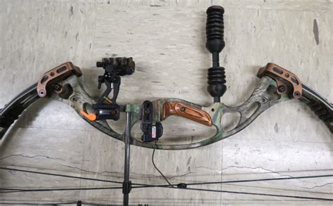 Hoyt XT 2000 Compound Bow With Extras Camouflage Hunting Exc