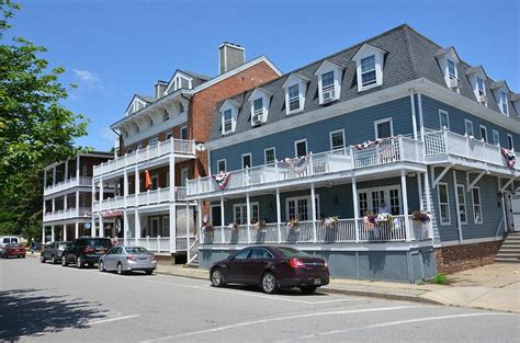 Hudson house river inn. This historic inn is located at 2 Main Street on the waterfront in the picturesque town of Cold Spring. The inn was built in 1832 and in 1982 was … 