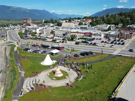 Huge inferno devours town in BC
