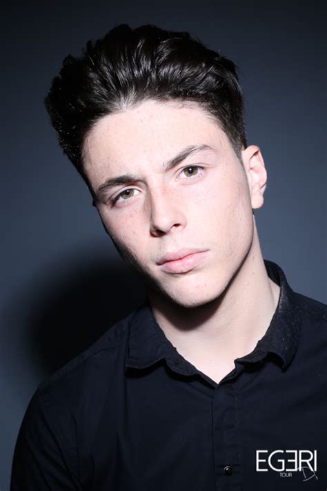 Hugo Ch&aacute;vez Biography - life, family, parents, name, history ...