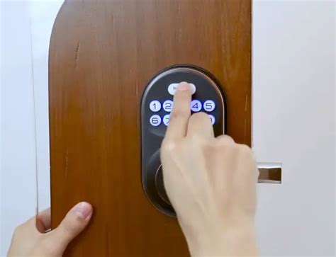 Hugolog change code. For example, you can add the door lock and Laview's camera to APP. (APP can only compatible with Hugolog and LaView's products) Multiple modes to unlock and lock: The door lock provide three approaches to unlock the door, touch screen, smart unlock and optional key; For remote access, User can use Bluetooth or the mobile app; Touch screen: 