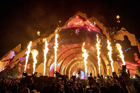 Hulu pulls ‘Astroworld: Concert From Hell’ special after confused ...