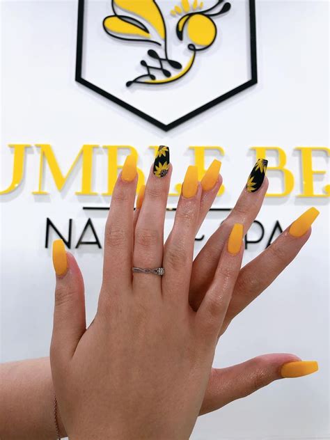 Humble bees nail spa reviews. Salons and spas are plentiful in major metropolitan areas like Manhattan. However, the Brazi Shop brings spa services to women in the Bronx. Salons and spas are plentiful in major ... 