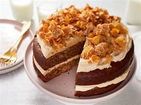 Hummingbird cake with peanut butter crunch