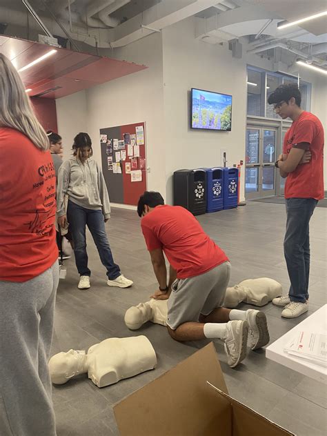Hundreds at Queen’s receive CPR training for World Restart a Heart Day