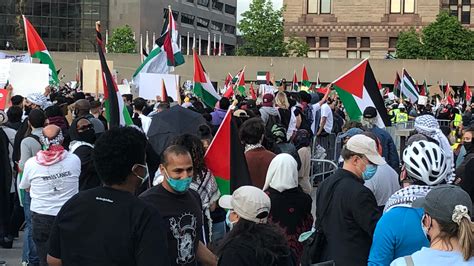 Hundreds gather for pro-Palestinian demonstration in Toronto, pro-Israeli student rally held at U of T