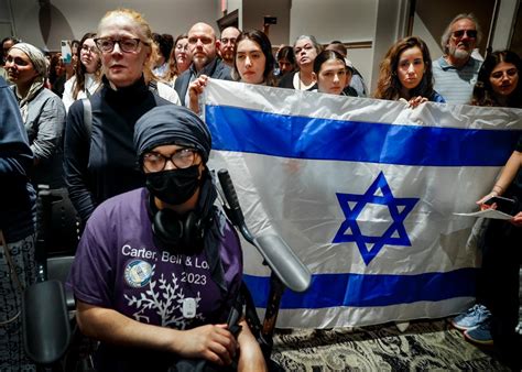 Hundreds gather to show support, solidarity in wake of Israel-Hamas attacks