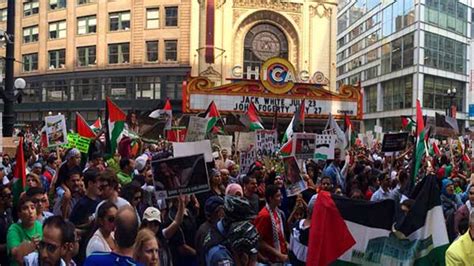 Hundreds of Palestinian protesters rally in downtown Chicago