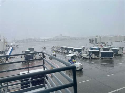 Hundreds of flights at DIA delayed, canceled due to snow