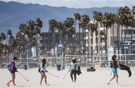 Hundreds of volunteers to sweep Venice Beach for international coastal cleanup event