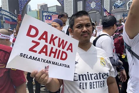 Hundreds protest against the Malaysian government after deputy premier’s graft charges were dropped