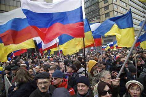 Hundreds rally in support of Ukraine 1 year after Russia