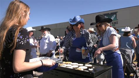 Hungry Calgarians line up for free Stampede breakfasts on first …