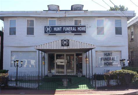 Hunt funeral home washington dc.  14, 2019.  "Dignified Quality Service"...