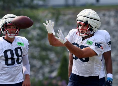 Hunter Henry’s injury played a factor in Patriots’ latest roster move