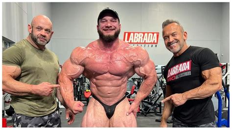 Hunter Labrada Demonstrates How to Use Reverse Pec Deck Flyes to Build Bigger Delts