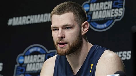 31-Dec-2020 ... Hunter Dickinson is an American college basketball player who is currently playing for the Michigan Wolverines of the Big Ten Conference, ...