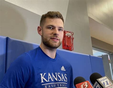 Hunter dickinson to ku. Oct 16, 2023 · LAWRENCE, Kan. — As Bill Self stands near midcourt on the Kansas practice floor, he’s moving chess pieces, creating plays on the fly around Hunter Dickinson. Dickinson catches a pick-and-roll ... 