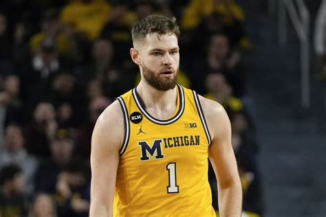 Apr 11, 2023 · The college basketball transfer portal is hotter than ever, and some of the top three transfers are still on the market. They include Michigan center Hunter Dickinson.Where each ends up remains to ... . 