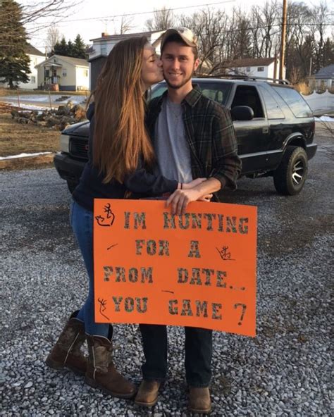 Hunting prom proposals. (Via bayyy.baldwin) #proposal #homecoming #highschool #sports #football #boyfriend #girlfriend #happy #love 